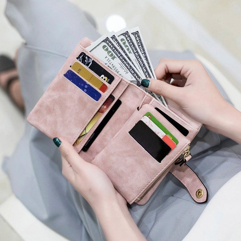 Compact Elegance: Women’s Trifold Wallet in Luxurious Leather