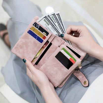 Compact Elegance: Women’s Trifold Wallet in Luxurious Leather