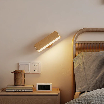 Versatile Rotating Wall Lamp for Personalized Illumination