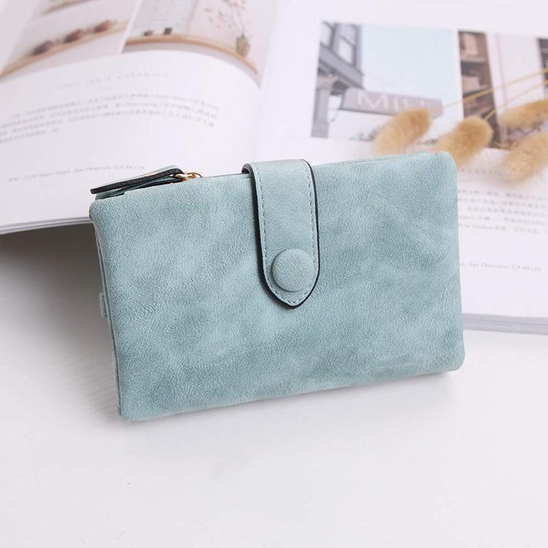 Compact Elegance: Women’s Trifold Wallet in Luxurious Leather