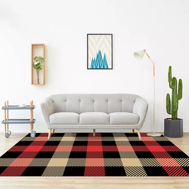 Modern Checkered Area Rug in Black – Non-Slip, Machine Washable Polyester