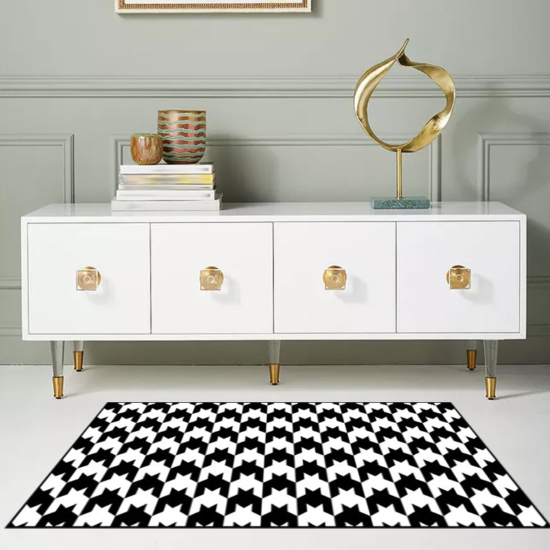 Modern Houndstooth Pattern Rug in Black and White – Non-Slip Polyester Bedroom Mat