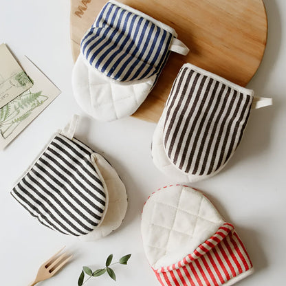 Elegant Striped Oven Mitts for Safe Cooking