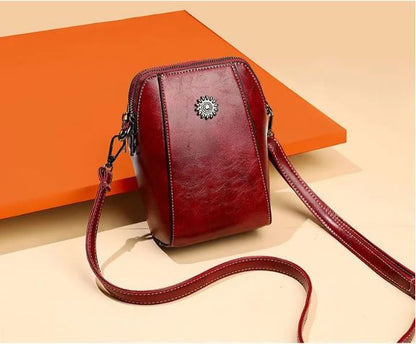 Chic Crossbody Bag with Coordinated Shell Accents