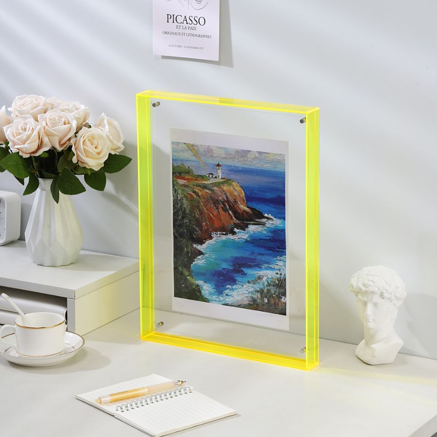 Chic Acrylic Photo Holder – Modern Art Display Stand