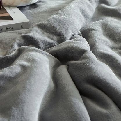 Soft and Luxurious Fleece Blanket | Lightweight & Warm | Versatile Use