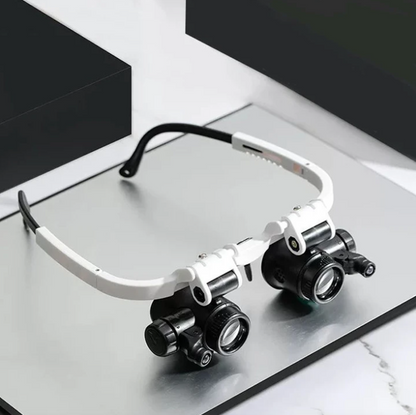 Illuminated Magnifier with Adjustable Zoom Levels