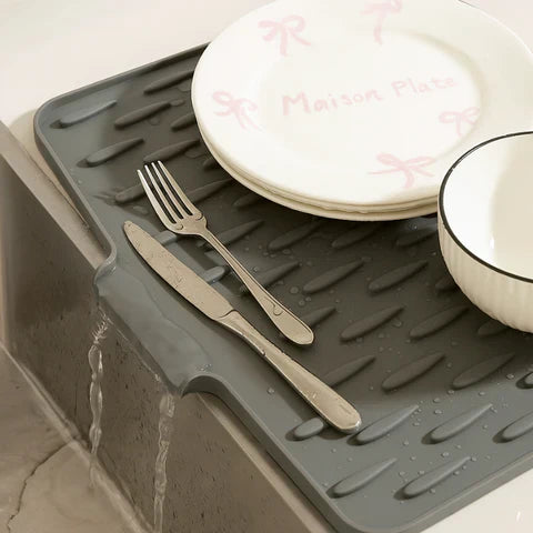 Silicone Drying Mat – Heat Resistant, Non-Slip & Space-Saving Design