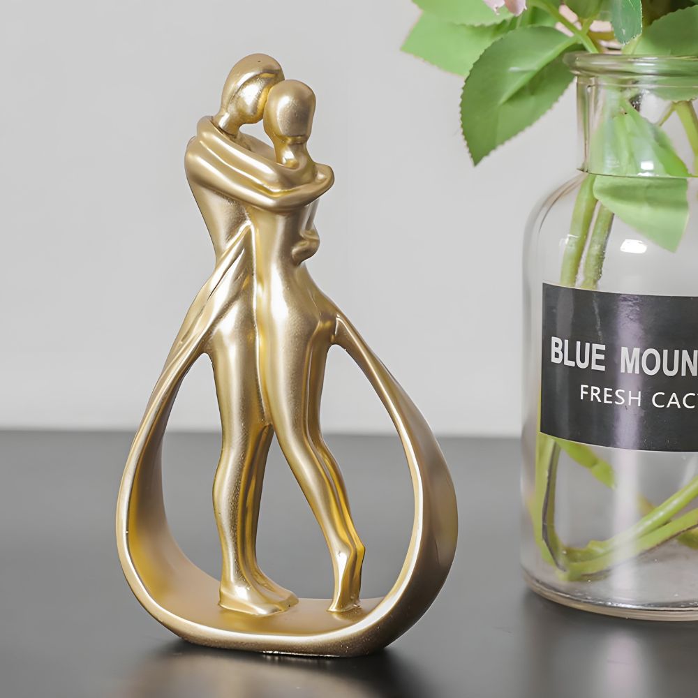 Symbol of Togetherness: Elegant Couple Sculpture