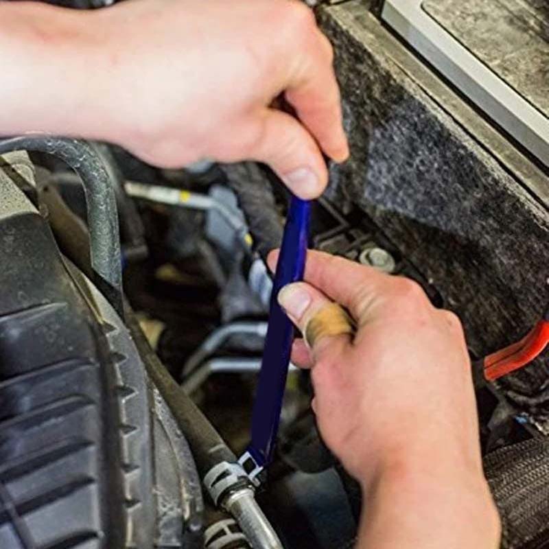 Compact Reach Tool for Tight Spaces