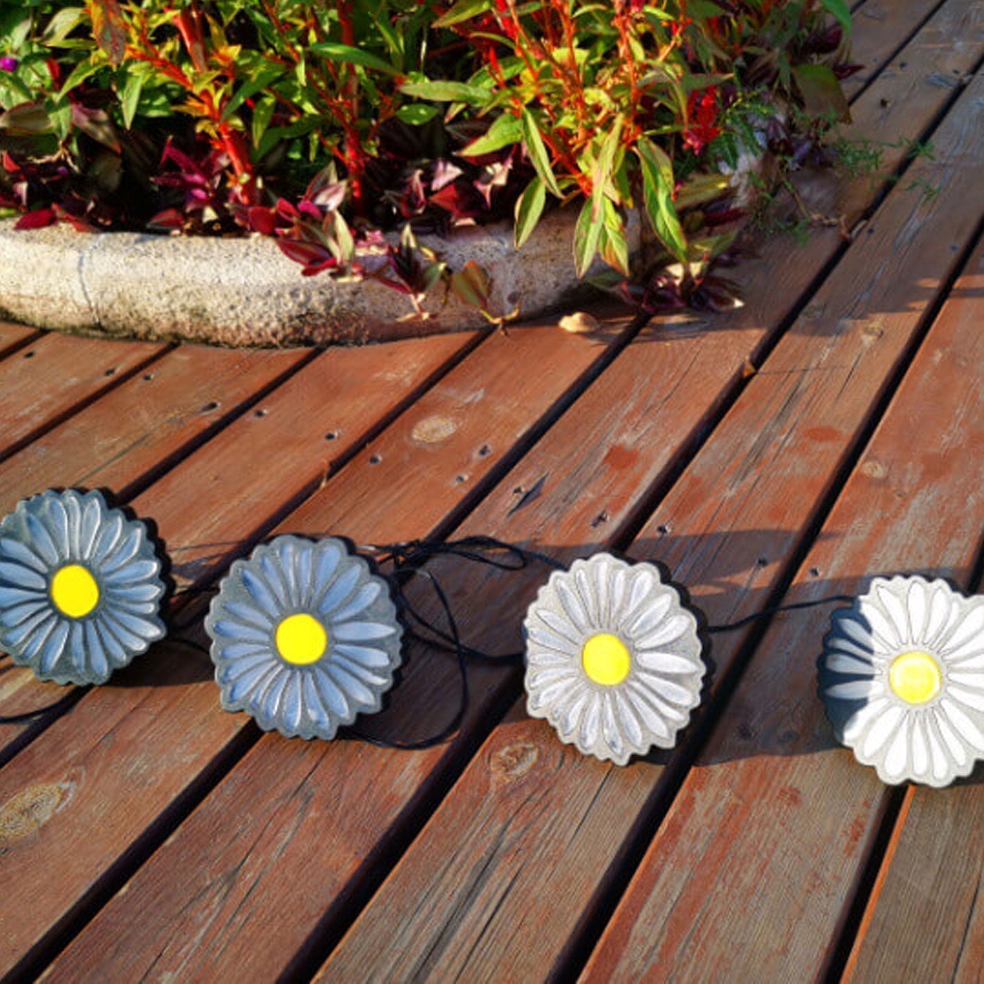 Outdoor Garden Solar String Lights - Bright Daisy Design