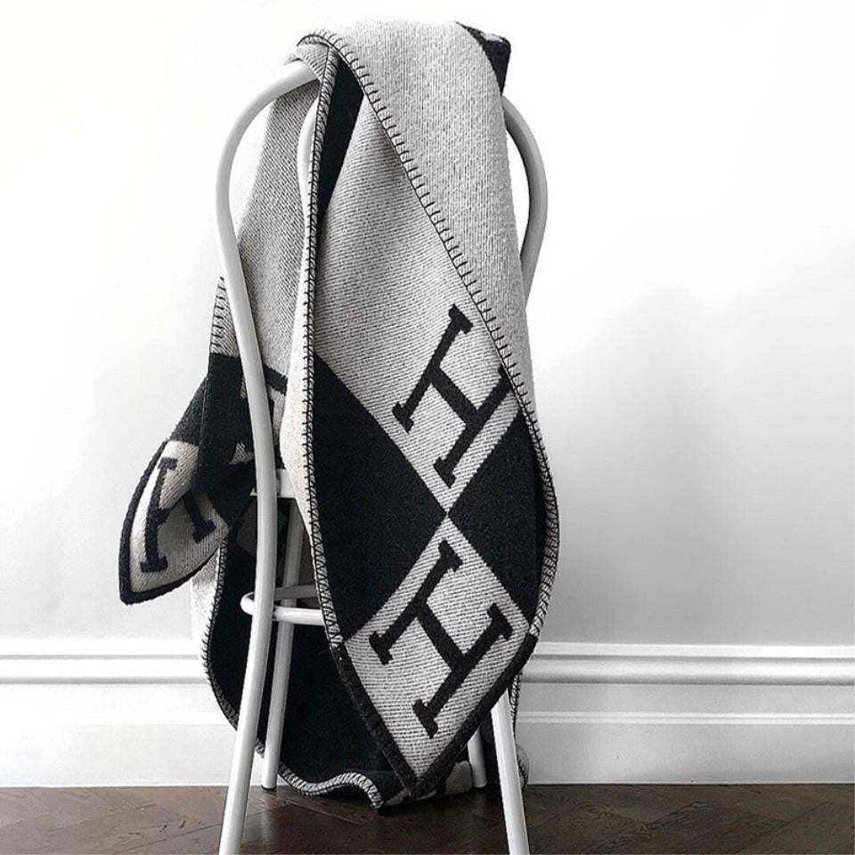Elegant Isabelle Cashmere Blanket – Luxury Home Throw