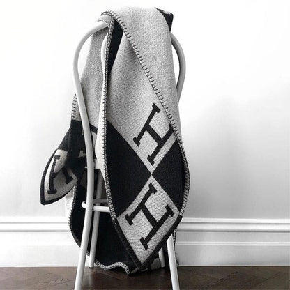 Elegant Isabelle Cashmere Blanket – Luxury Home Throw