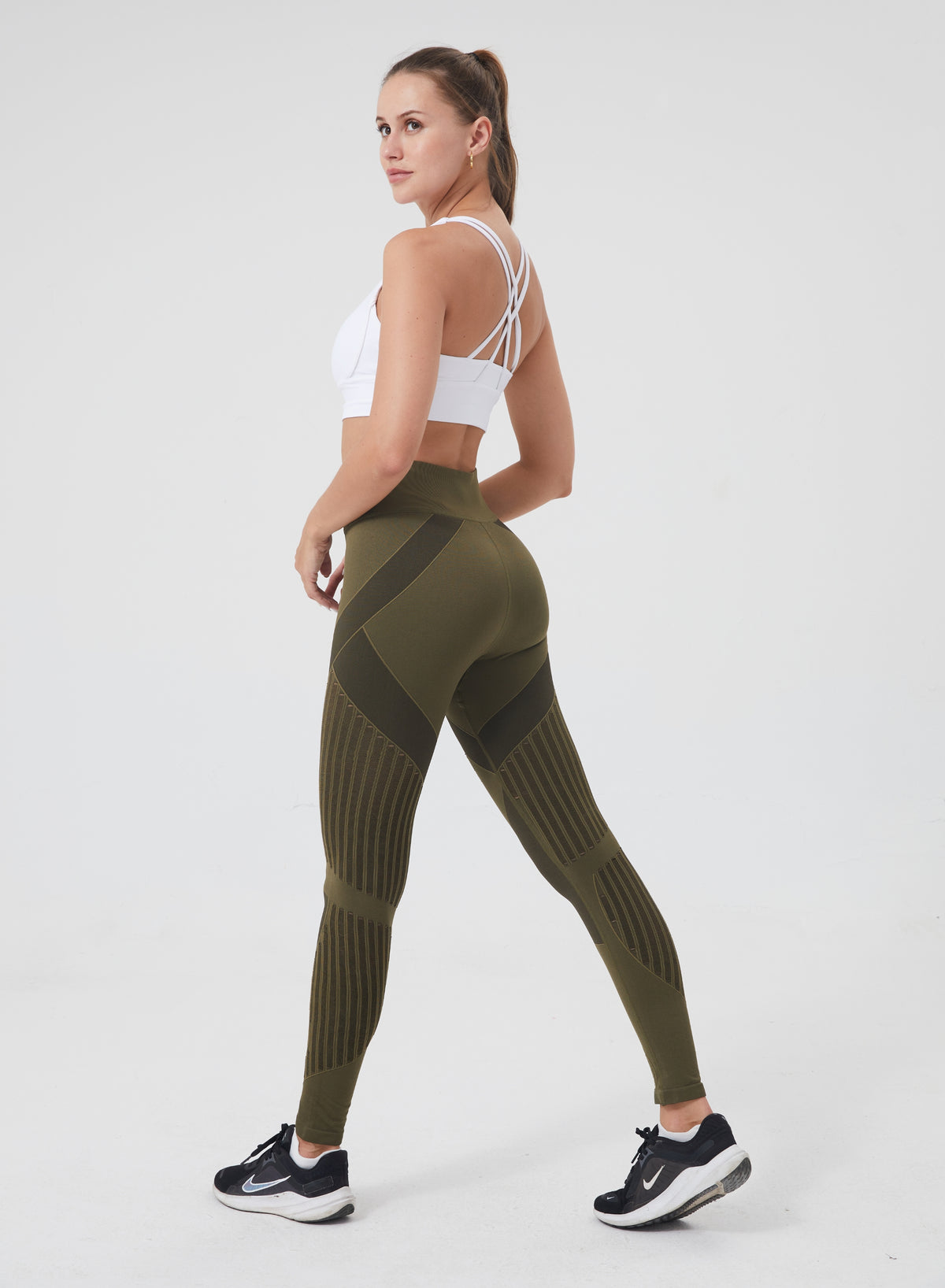 Sculpting Comfort Leggings for Smooth, Energized Legs