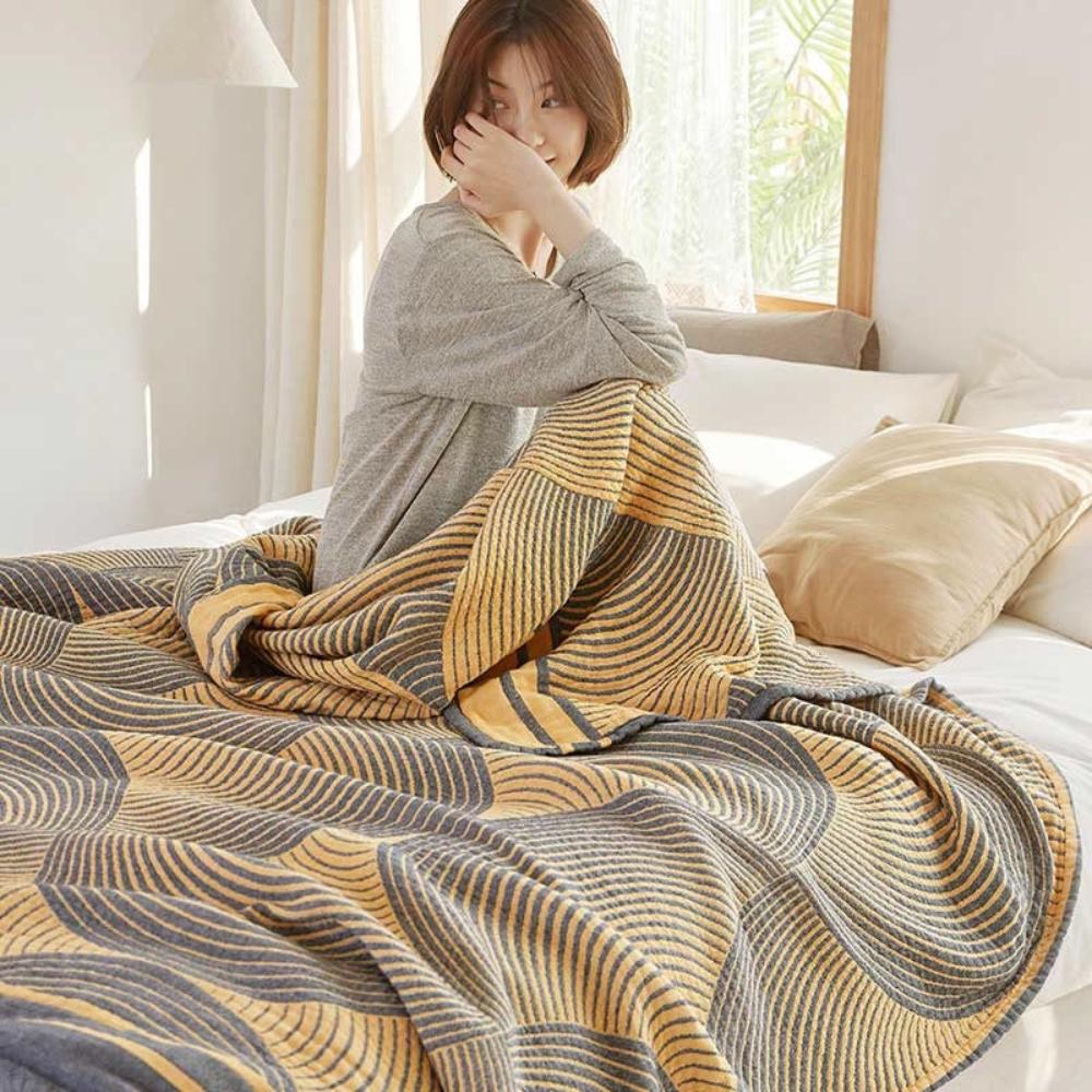 Luxurious 4-Layer Reversible Cotton Quilt for All Seasons