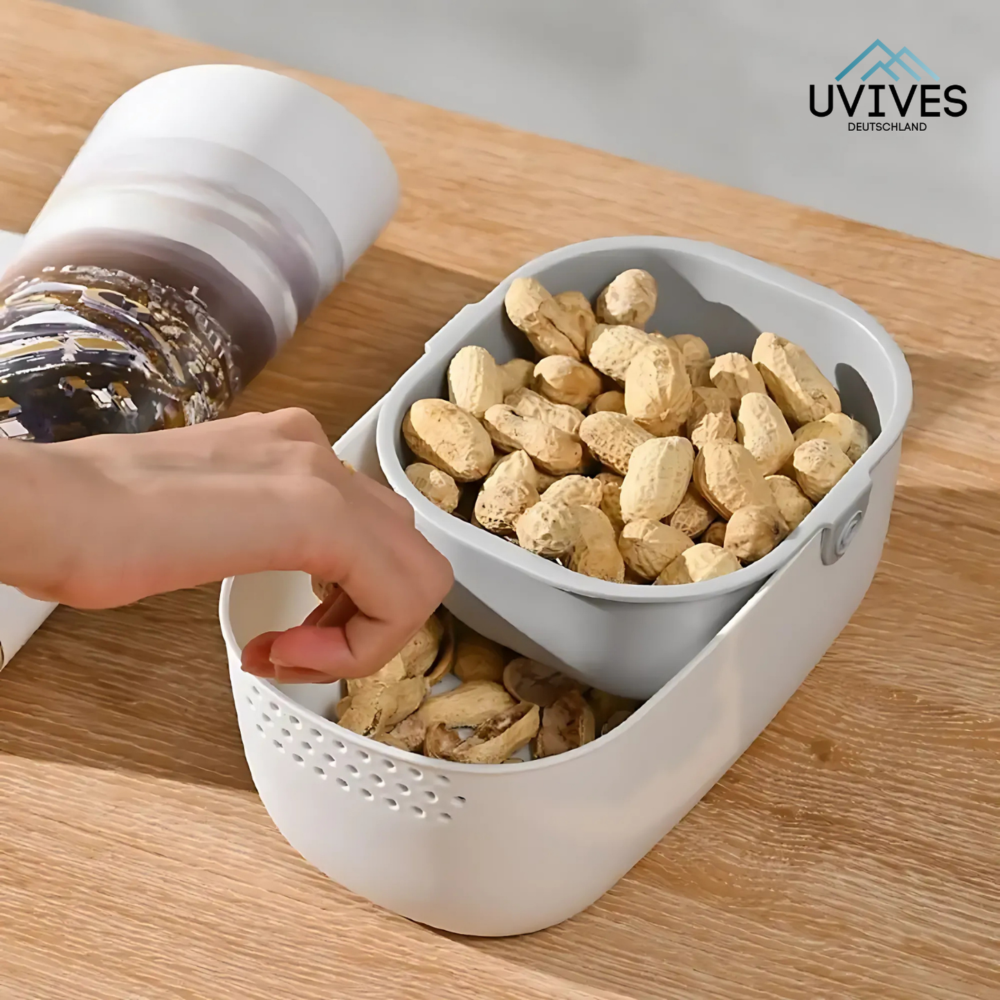 Stylish Snacking with Clean SnackShell Design