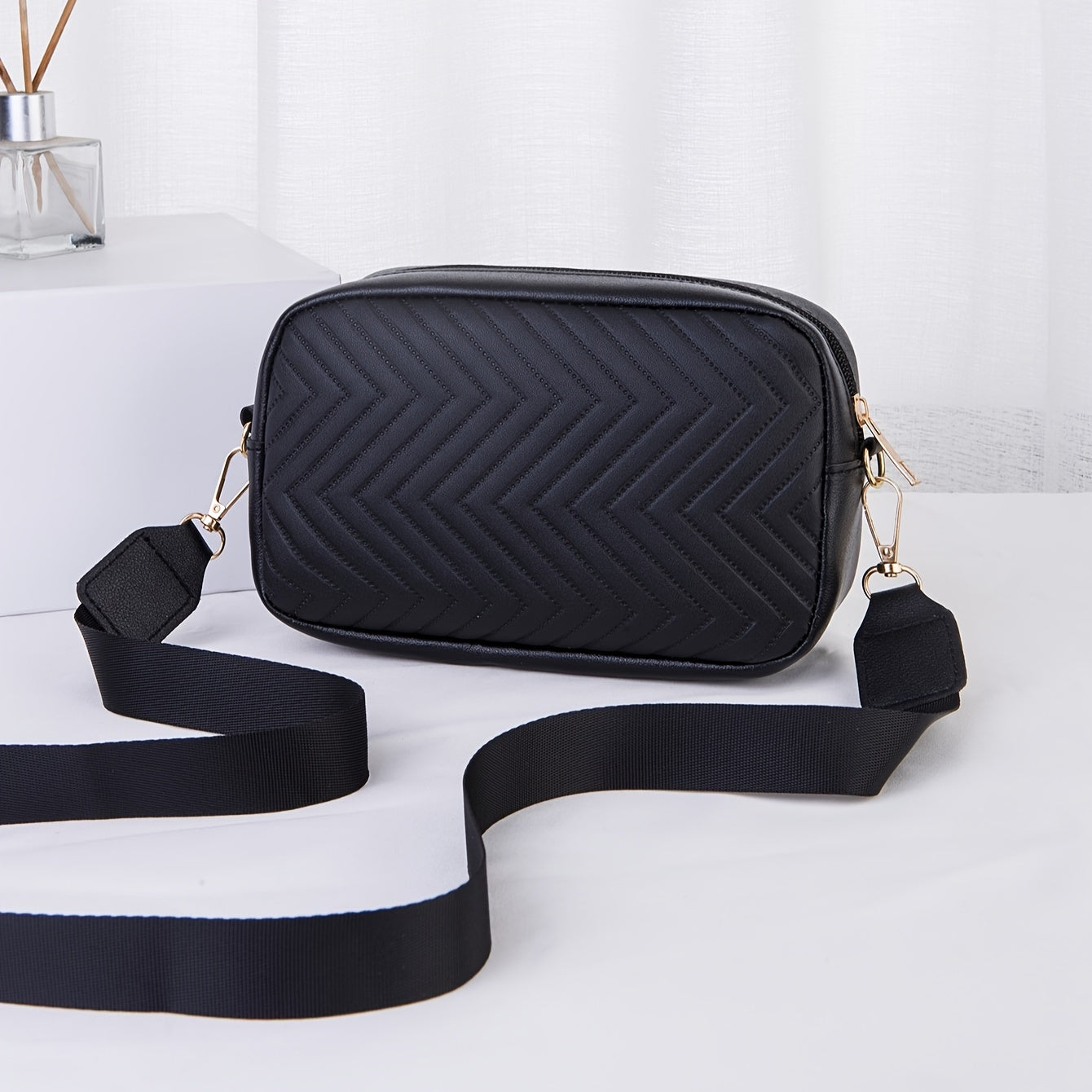 Black Sequin-Embellished PU Messenger Bag – Stylish Shoulder Bag with Detachable Strap