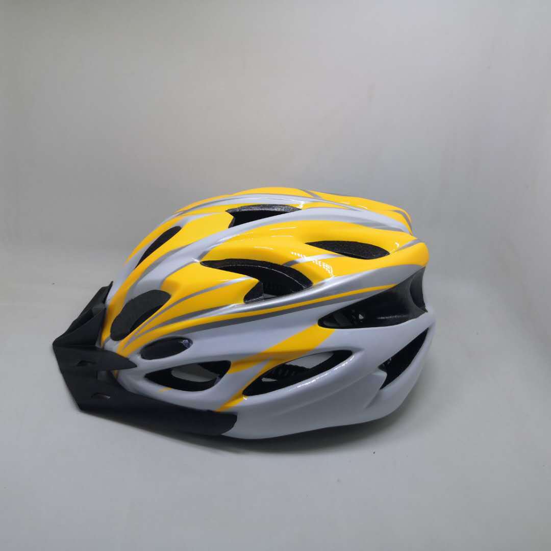Aerodynamic Cycling Helmet for Enhanced Performance