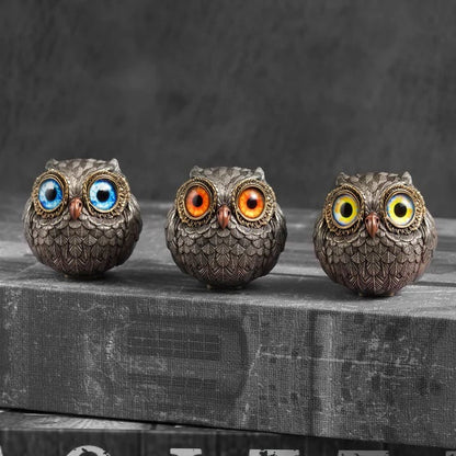 Guardian Owl: Stylish Card Protector and Table Decor