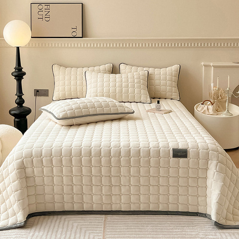Soft and Elegant Bedspread with Modern Square Pattern