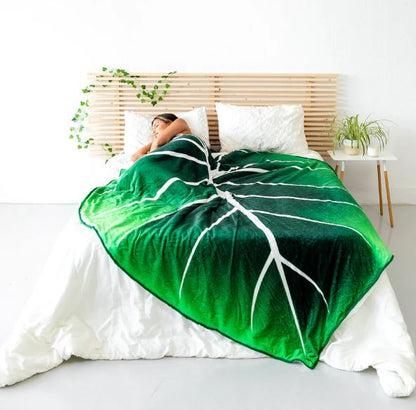Leaf-Shaped Fleece Blanket – Last Day Discount