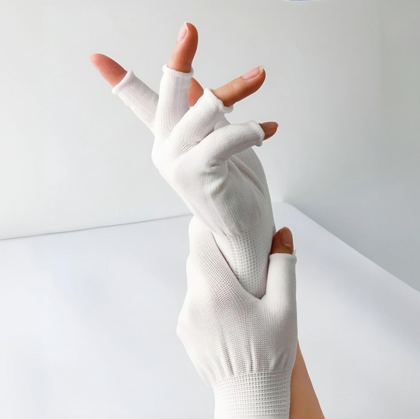 UV-protective gloves