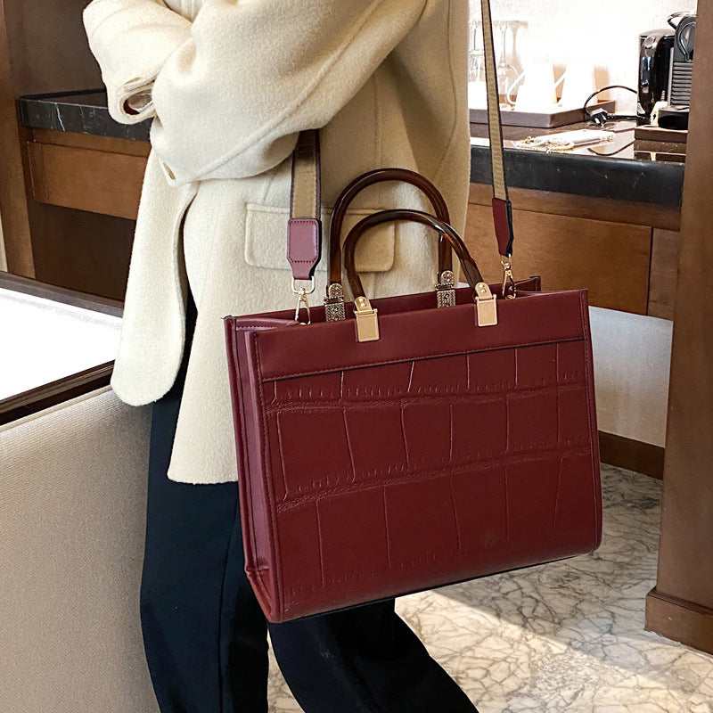 Stylish Travel Bag with Ample Storage Space