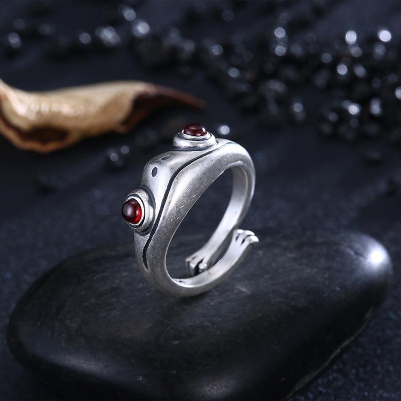Unisex Vintage Frog Ring in Retro Style