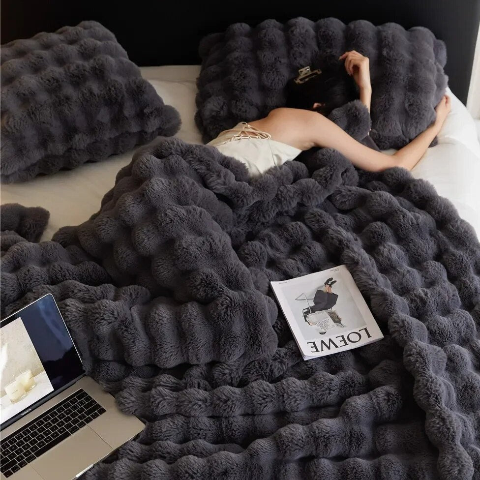 Cozy Wool Blanket | Soft and Warm | Stylish and Easy to Care | Year-Round Use