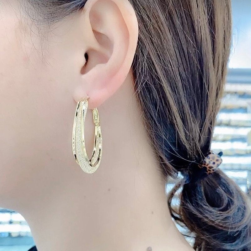 Radiant Twist Hoop Earrings for a Dazzling Look