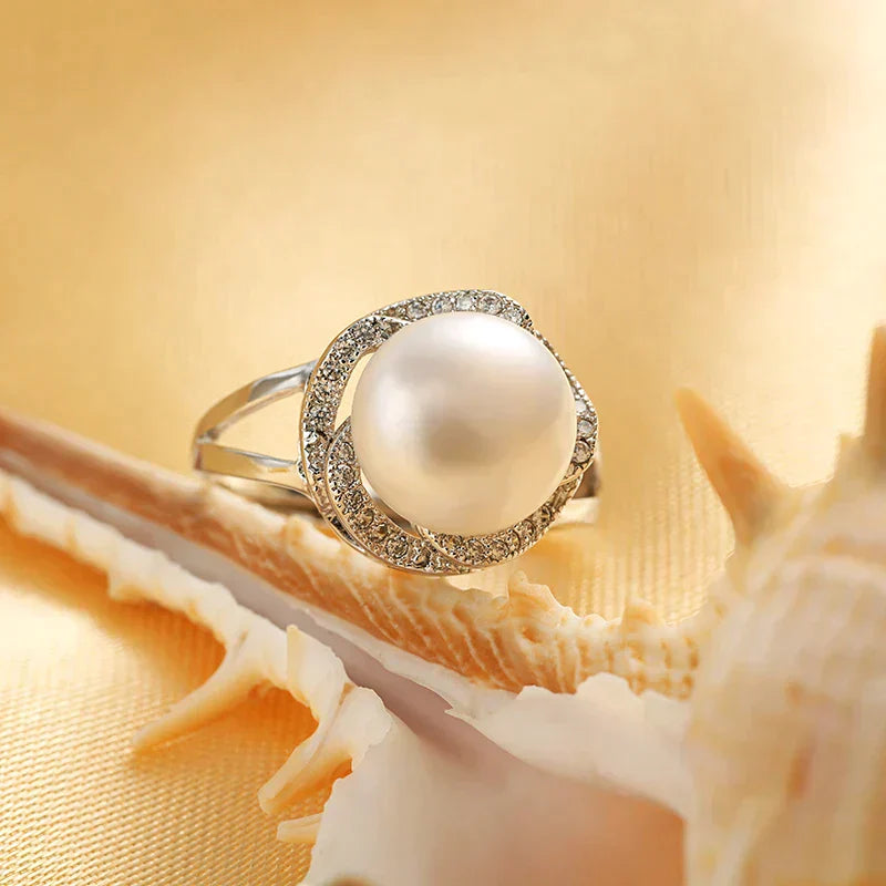 Adjustable Ring with Pearls for Elegant Fashion