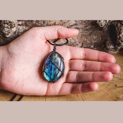 Labradorite Necklace – Mystical and Energizing Jewelry for Personal Strength
