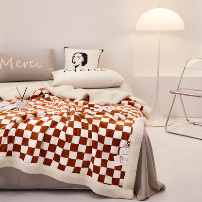 Chic Checkered Comfort Blanket for All Seasons