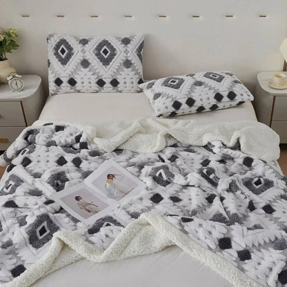 Double-Layered Velvet and Lambswool Blanket - Thick and Cozy - Geometric Throw for Sofa and Bed