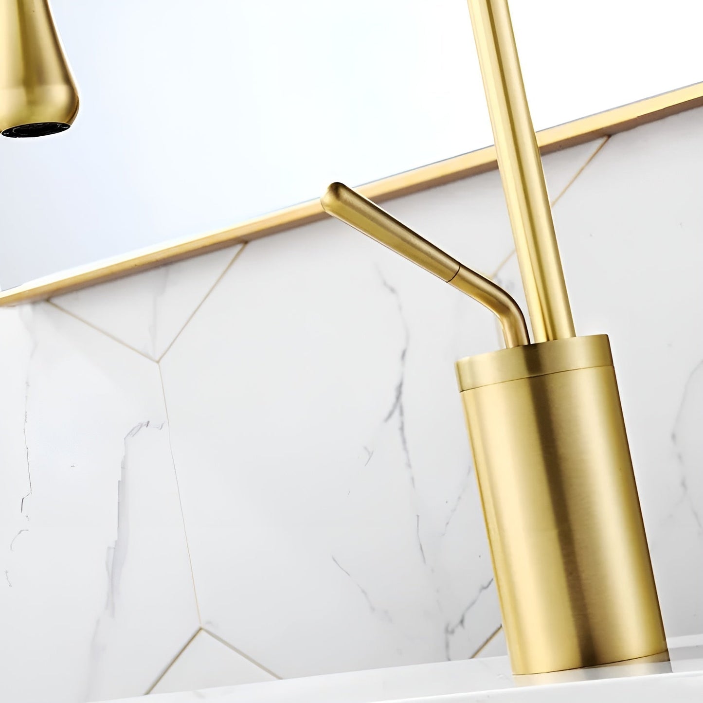 Effortless 360° Faucet Control for a Drip-Free Lifestyle