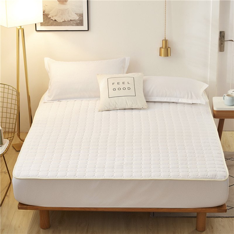 Breathable Silk Mattress Cover – Soft, Durable & Fitted for Comfort