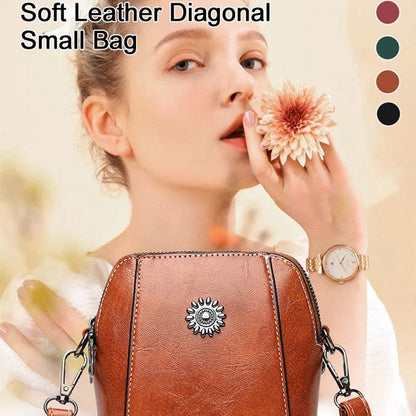 Chic Crossbody Bag with Coordinated Shell Accents