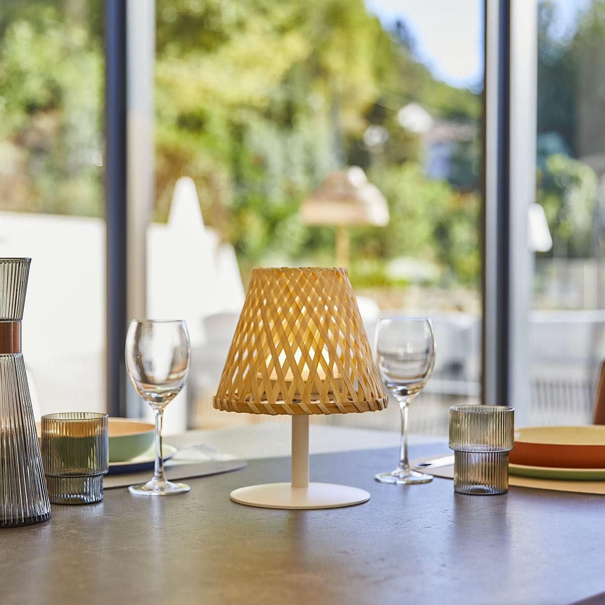 LED Table Lamp for Indoor and Outdoor Use – Creates a Warm Atmosphere
