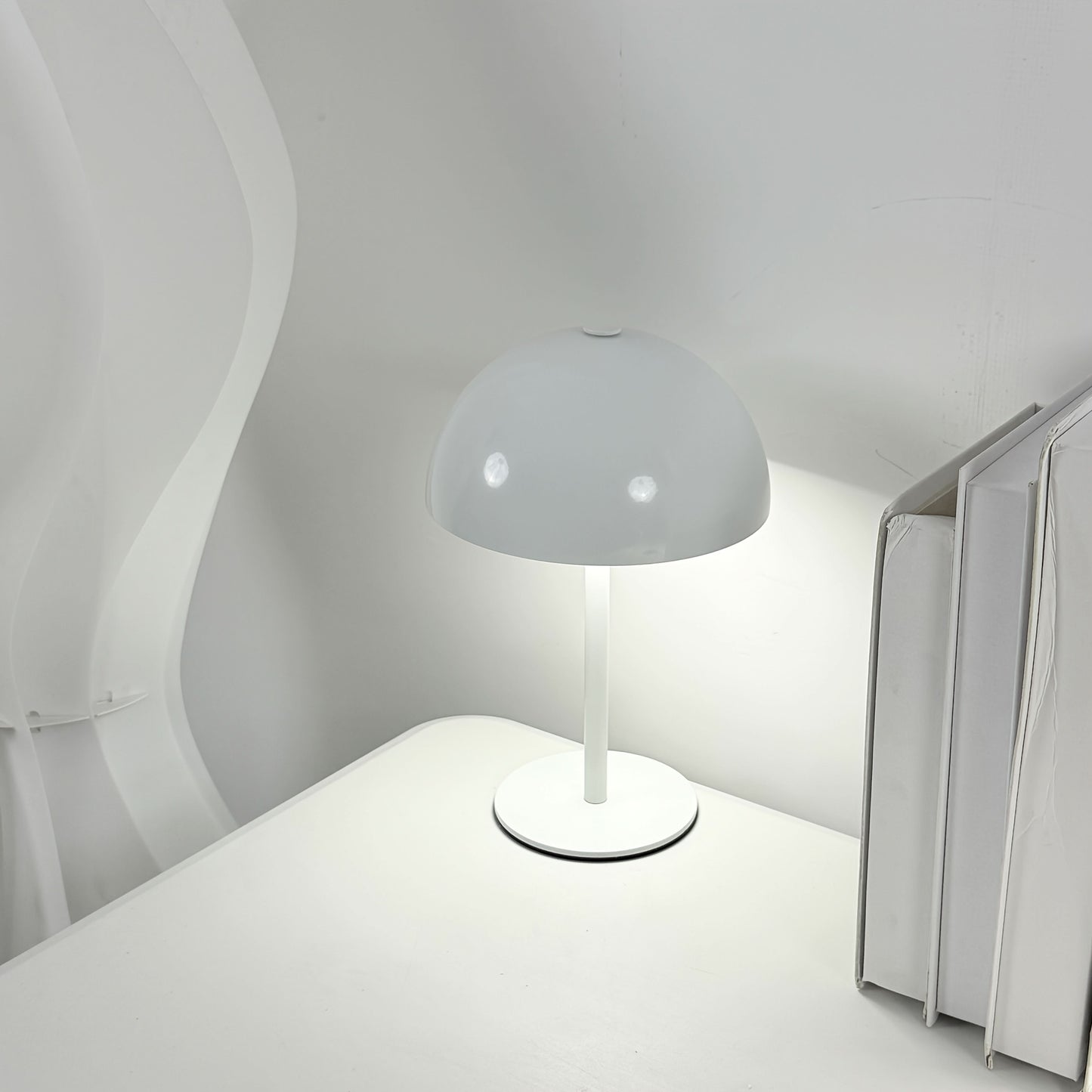 Wireless Touch-Controlled Table Lamp