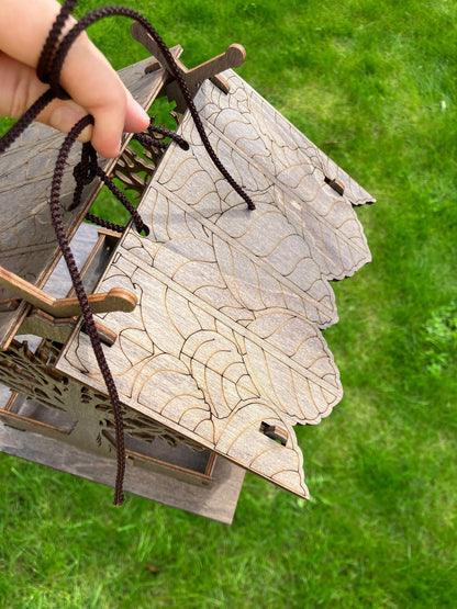 Effortlessly Attract Colorful Birds to Your Garden with Feather Nest