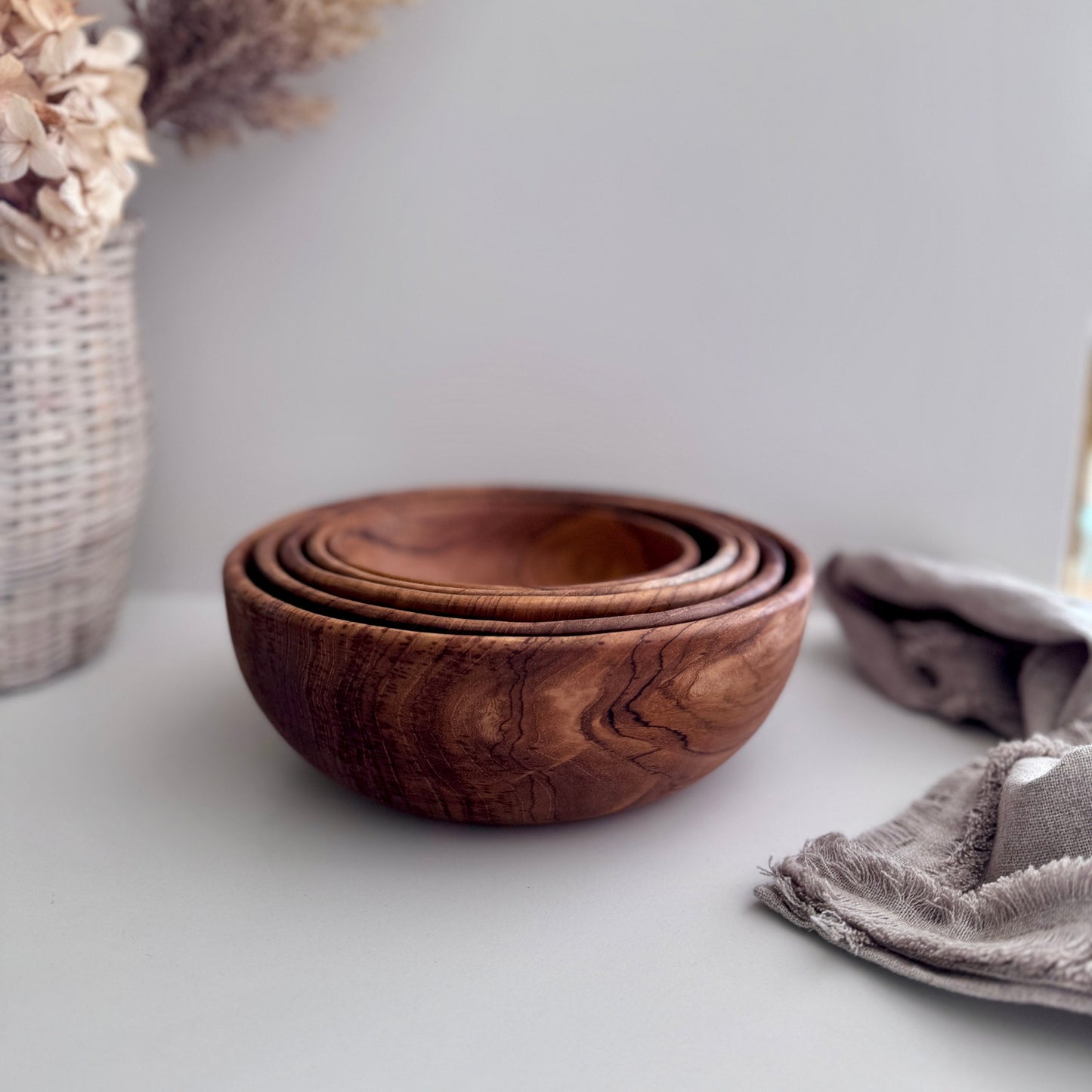 Nesting Teak Bowls Set – 5 Handcrafted Pieces in Classic Style