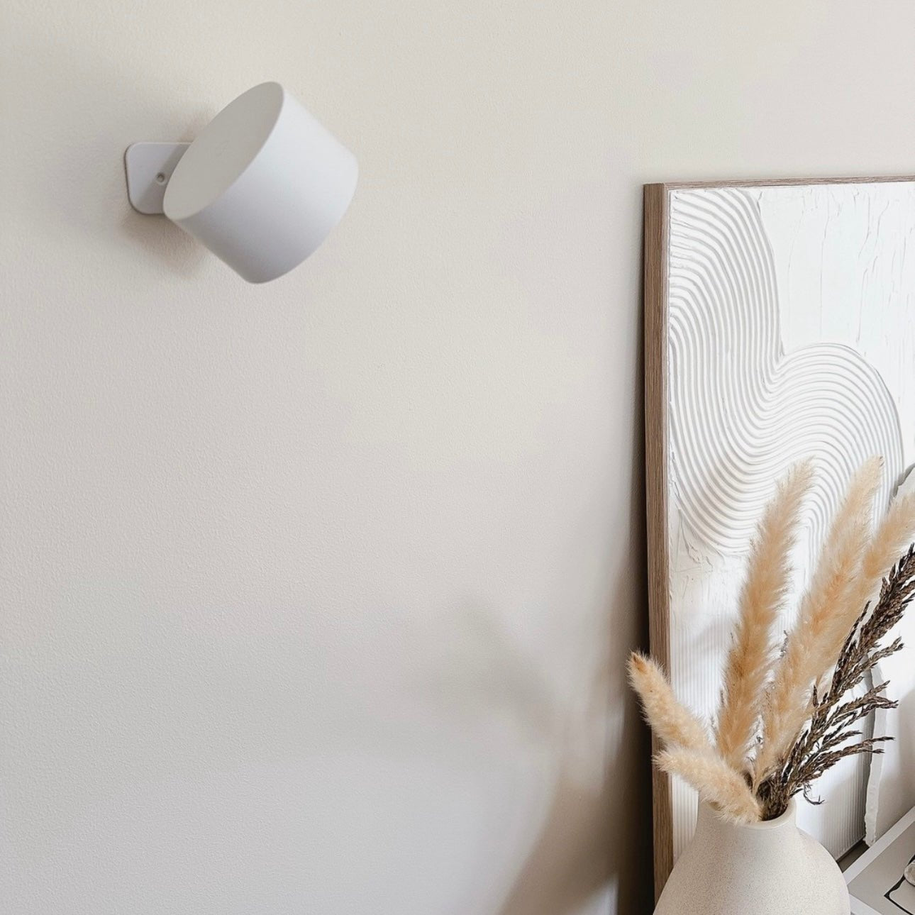 Wireless LED Wall Light with Adjustable 360° Head | Touch-Dimming & 3 Color Options | Rechargeable via USB-C | Magnetic & Cord-Free