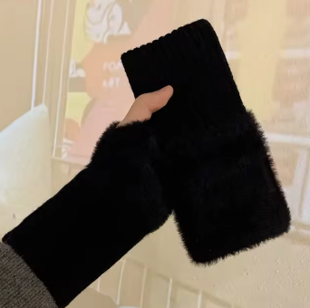 Soft Mink Fleece Gloves for Keeping Your Hands Warm