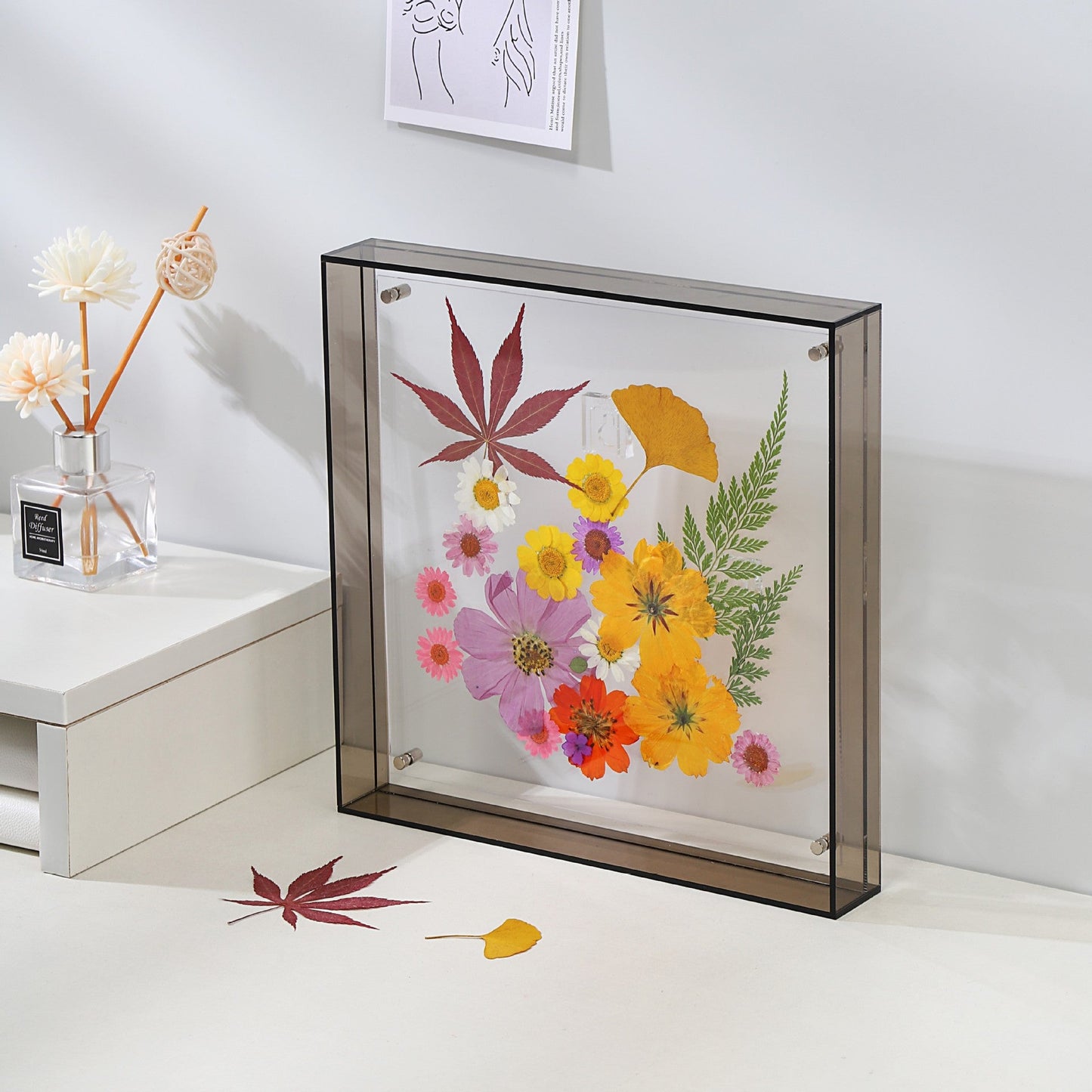 Elegant Acrylic Display Stand for Photos and Décor