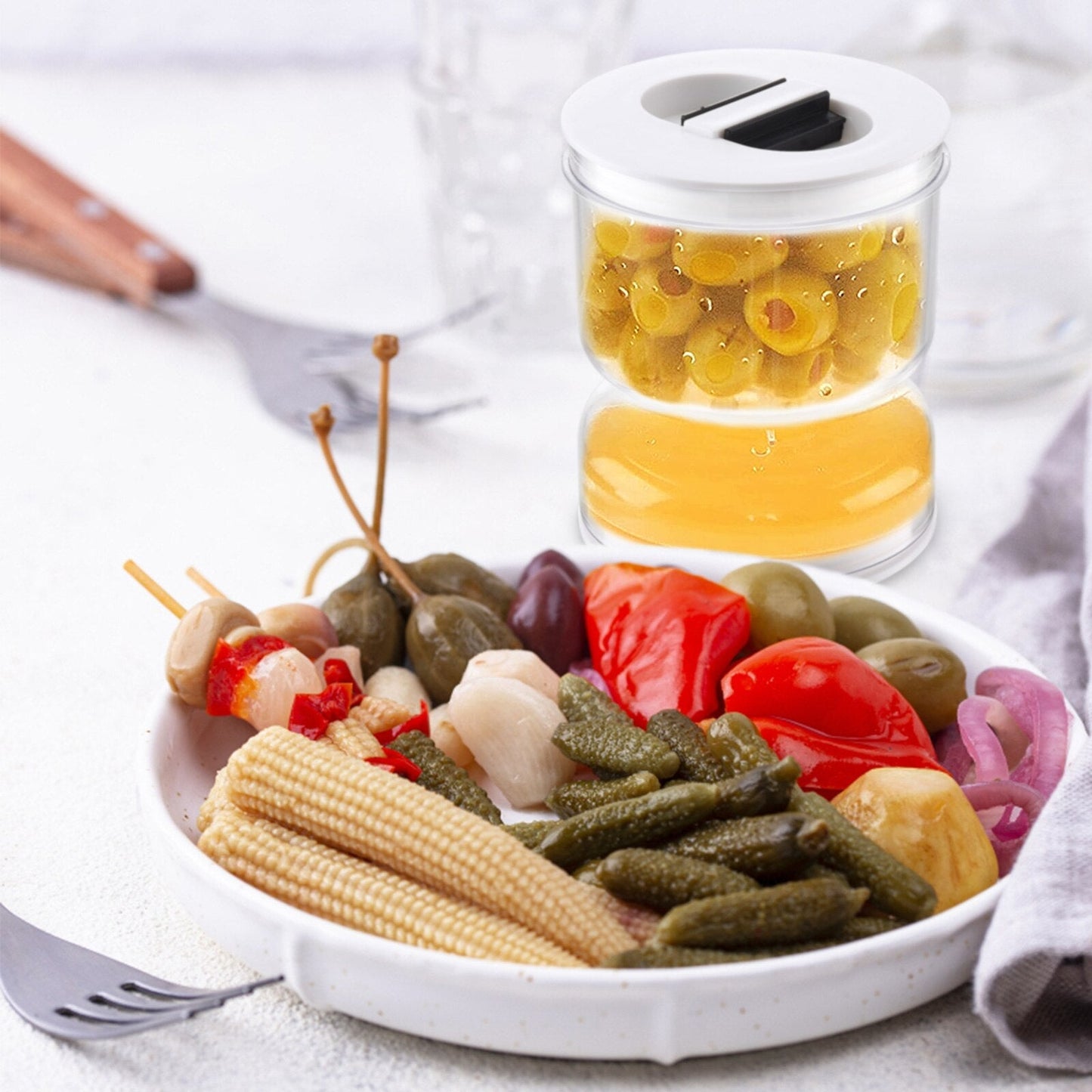 Leak-Proof Pickling Jar with Built-In Strainer