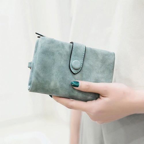 Compact Elegance: Women’s Trifold Wallet in Luxurious Leather