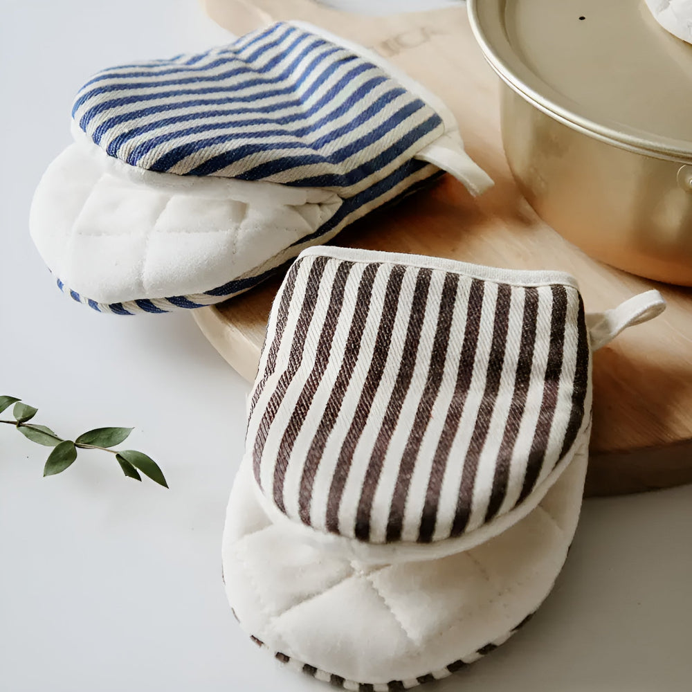 Elegant Striped Oven Mitts for Safe Cooking