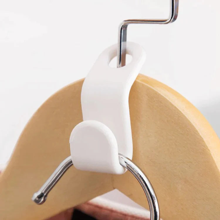 Get 24 Extra SpaceSaver Hangers - Organize Your Wardrobe Efficiently!