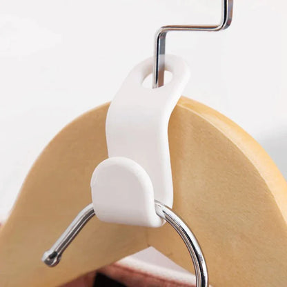 Get 24 Extra SpaceSaver Hangers - Organize Your Wardrobe Efficiently!
