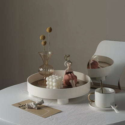 Minimalist Serving Board – Round Wooden Tray for Decorative Use